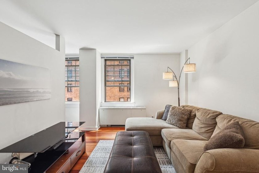 Live right on Rittenhouse Square! Step out of the lobby, cross - photo 5