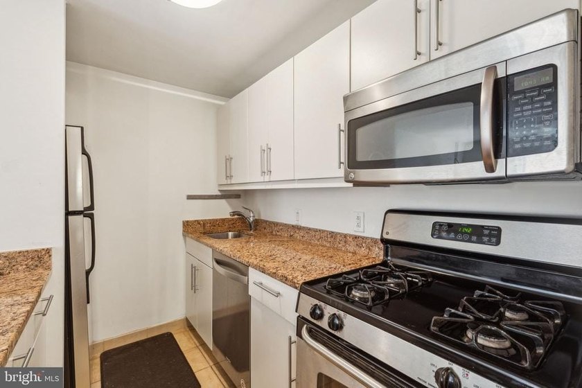 Live right on Rittenhouse Square! Step out of the lobby, cross - photo 10