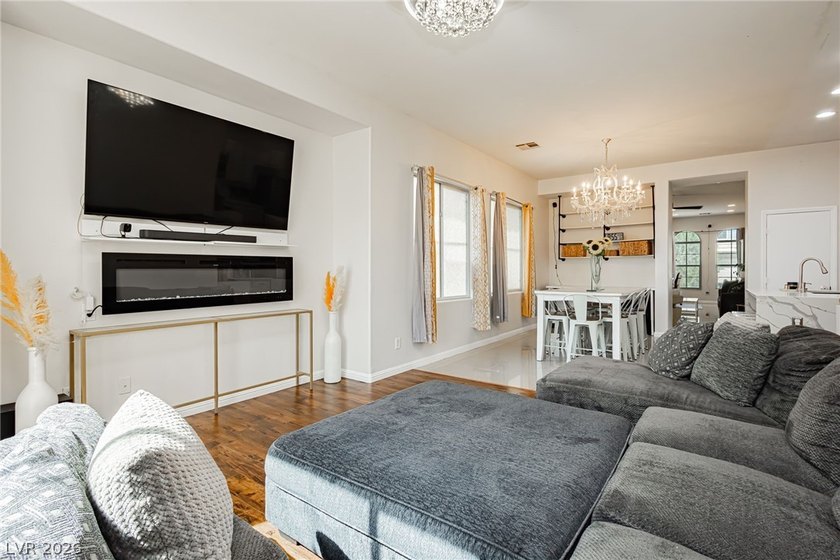 Beautifully appointed 4-bedroom, 2-bath home in Las Vegas' - photo 3
