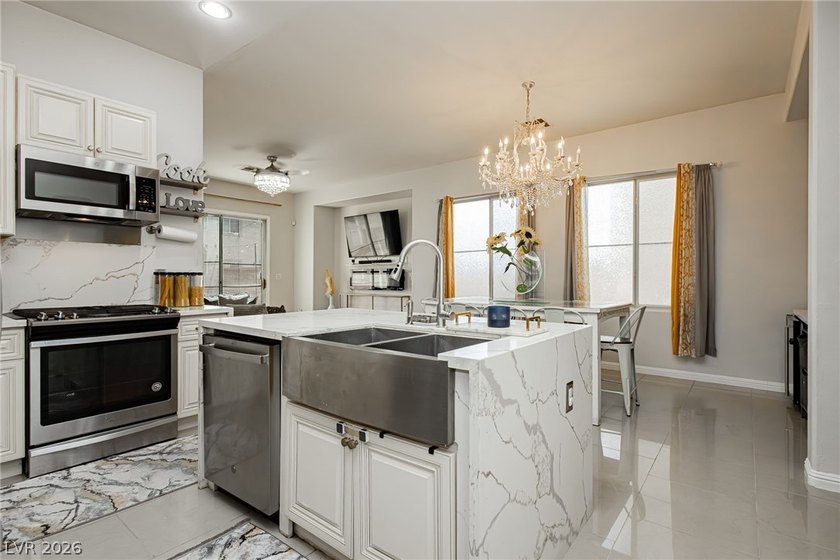 Beautifully appointed 4-bedroom, 2-bath home in Las Vegas' - photo 8