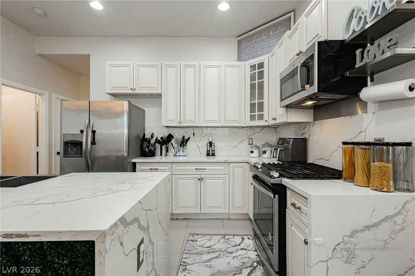 Beautifully appointed 4-bedroom, 2-bath home in Las Vegas' - photo 9