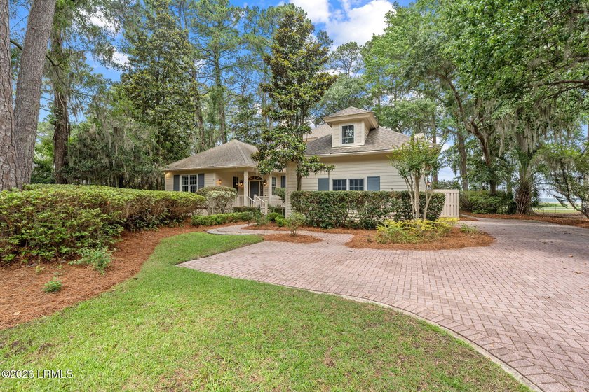 Nestled on a beautifully manicured .34 acre lot on Dataw Island - photo 4