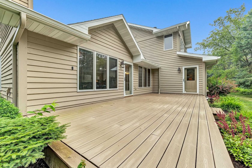 Seize this RARE opportunity to acquire a sought after 3 Bdrm/3 - photo 12