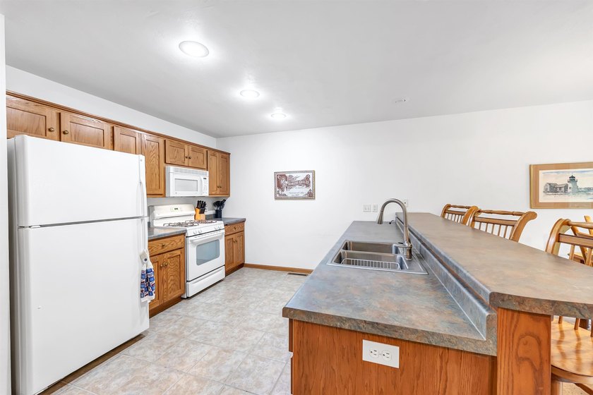 Seize this RARE opportunity to acquire a sought after 3 Bdrm/3 - photo 17