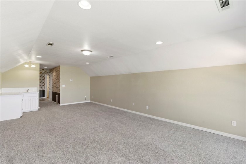 Rare find! Custom home on 3 acres in Fayetteville + 1280 sf shop - photo 19