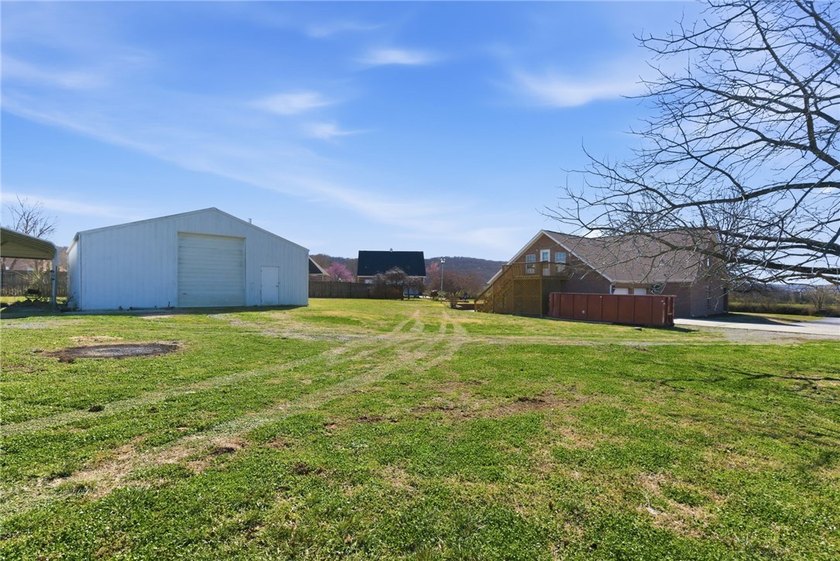 Rare find! Custom home on 3 acres in Fayetteville + 1280 sf shop - photo 26