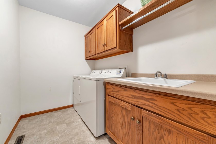 Seize this RARE opportunity to acquire a sought after 3 Bdrm/3 - photo 33