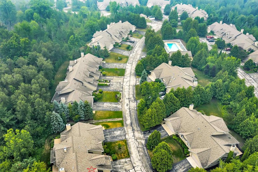Seize this RARE opportunity to acquire a sought after 3 Bdrm/3 - photo 37