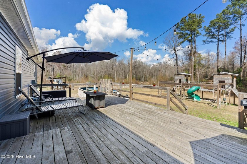 Rare opportunity to own a private and versatile 2.85-acre estate - photo 47