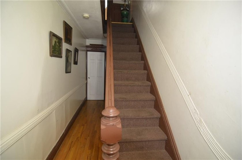 Welcome to this charming three-family brownstone, ideally - photo 5