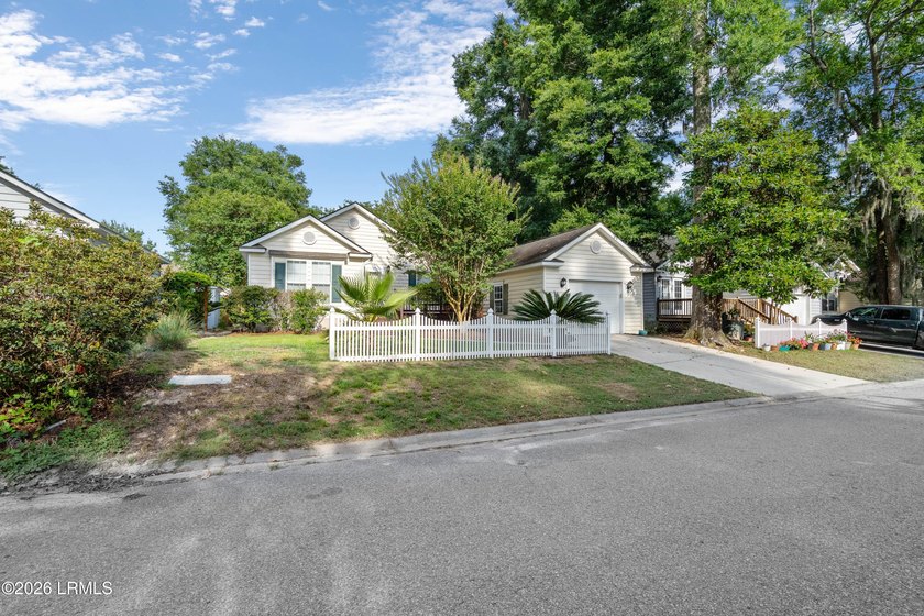 Welcome to 8 Wateree Court, a charming cottage style home - photo 2