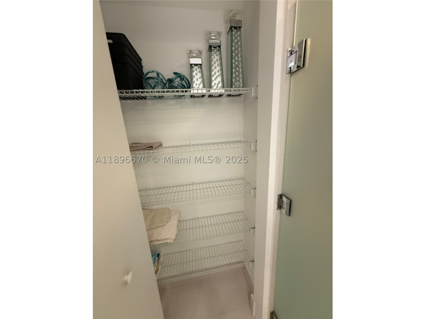 Beautiful unit in Paraiso Bayview .1 bedroom with 1 and 1/2 - photo 9