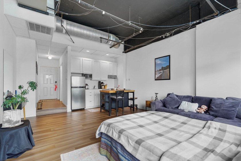 This affordable downtown Minneapolis condo offers gorgeous - photo 12