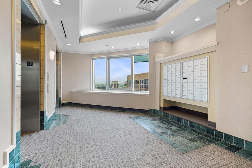 This affordable downtown Minneapolis condo offers gorgeous - photo 19