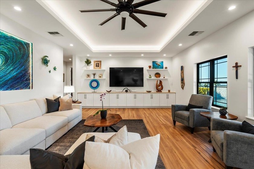 Experience practical elegance in this thoughtfully designed - photo 27