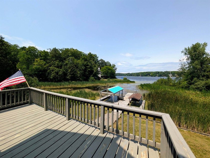 Welcome to your private Hamlin Lake retreat! This charming - photo 10