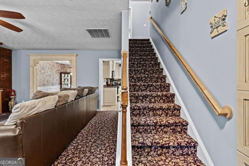 !!! PRICE IMPROVEMENT !!! Welcome to this Amazing 2-Story - photo 6