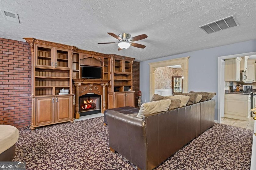!!! PRICE IMPROVEMENT !!! Welcome to this Amazing 2-Story - photo 7