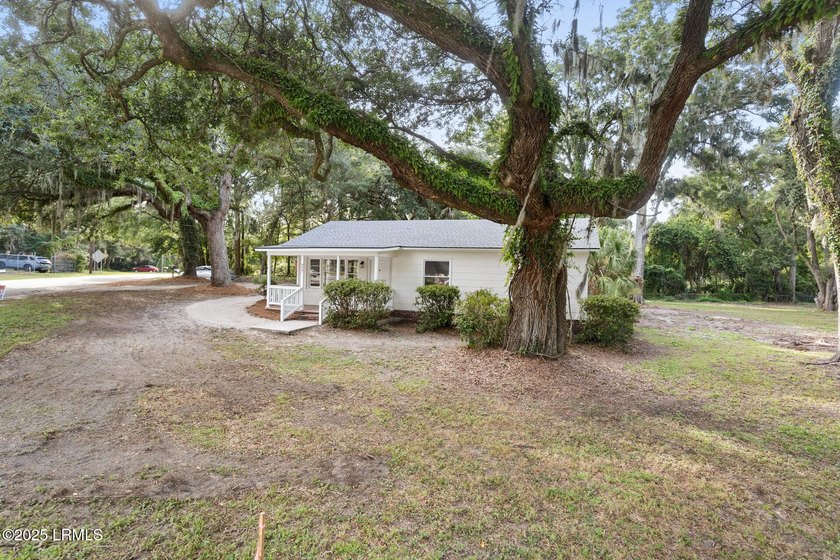 Prime commercial space available on Lady's Island's second - photo 4