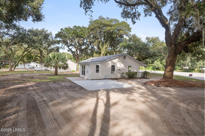 Prime commercial space available on Lady's Island's second - photo 7