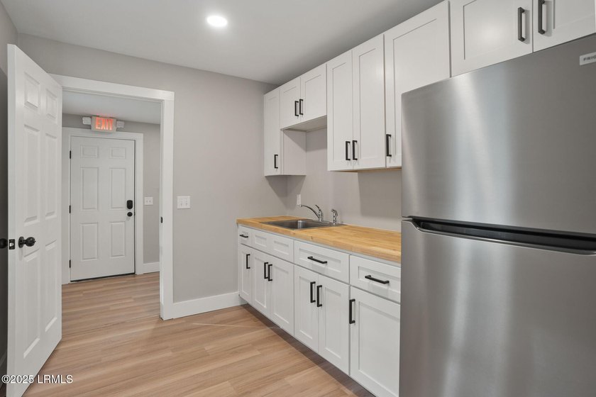 Prime commercial space available on Lady's Island's second - photo 8