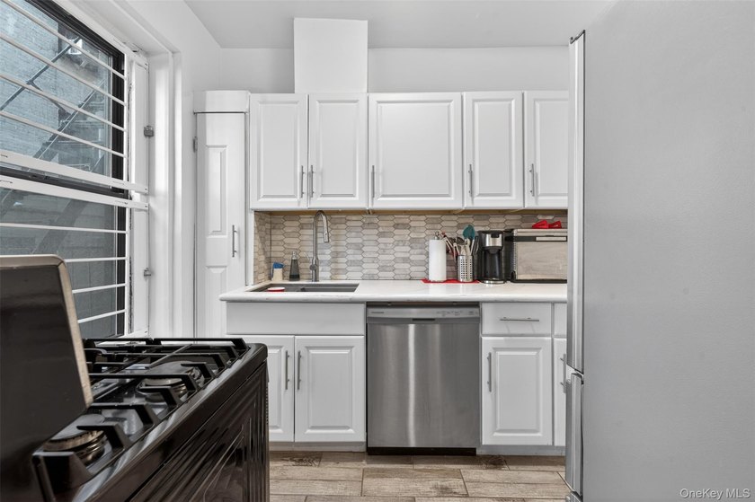 Move-in ready and tastefully renovated, 941 Jerome Ave #5B is a - photo 4