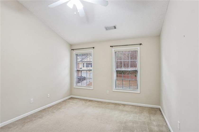 Beautifully maintained home with a finished basement in the - photo 22