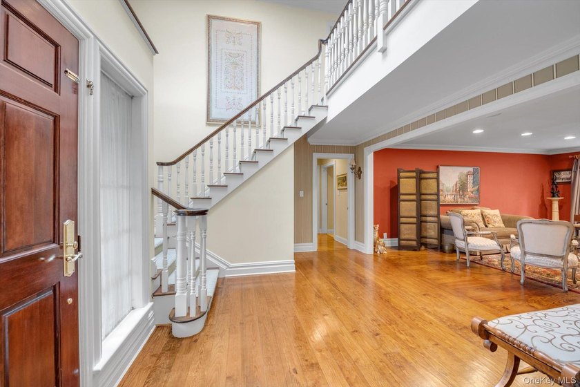 WELCOME TO #8 BRIARFIELD DRIVE - LAKE SUCCESS SPRAWLING COLONIAL - photo 5