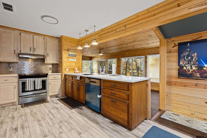 Charming Lake Community Retreat Just One Block from Beautiful - photo 30
