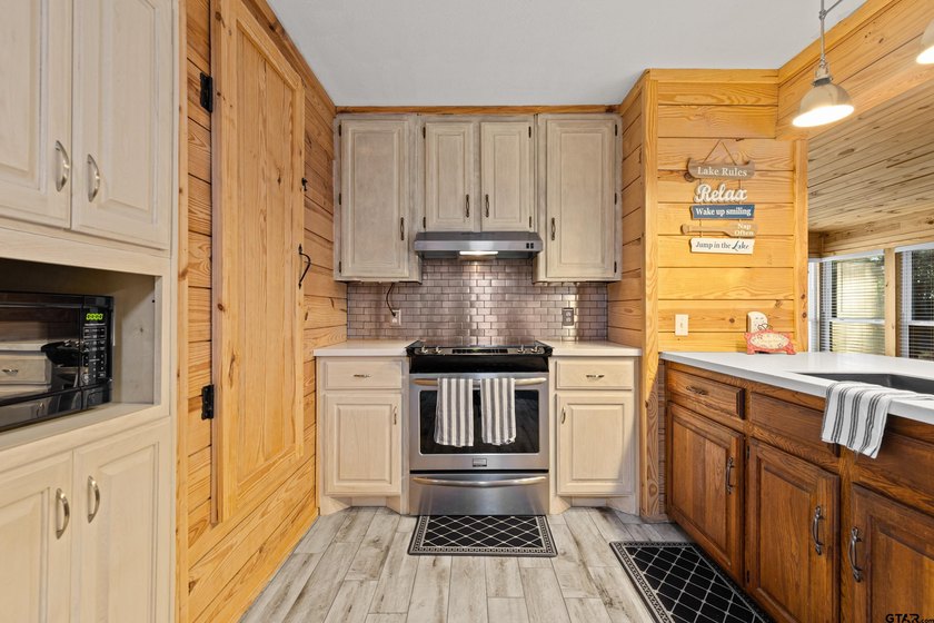 Charming Lake Community Retreat Just One Block from Beautiful - photo 32
