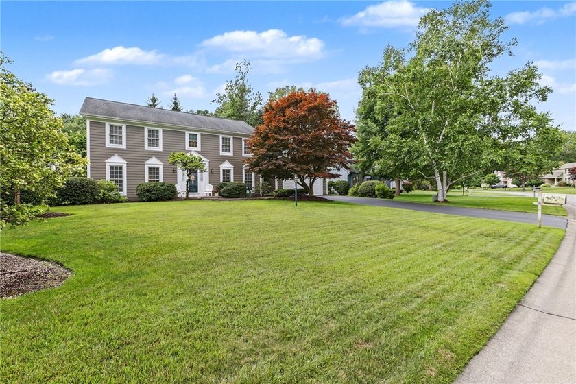 Nestled in the heart of Webster, this impeccably maintained - photo 4