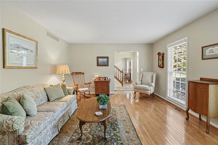 Nestled in the heart of Webster, this impeccably maintained - photo 6