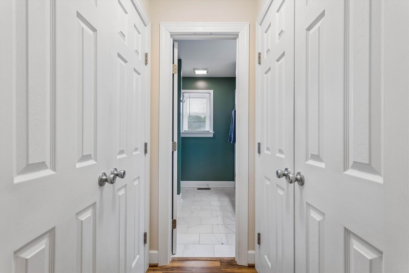 Welcome to this move-in ready Cape Cod situated on 5.12 scenic - photo 3
