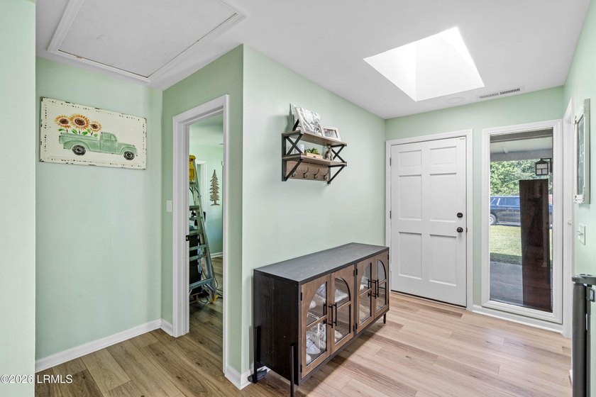 Welcome to 4326 Quail Dr. This beautifully updated 3 bedroom, 2 - photo 6