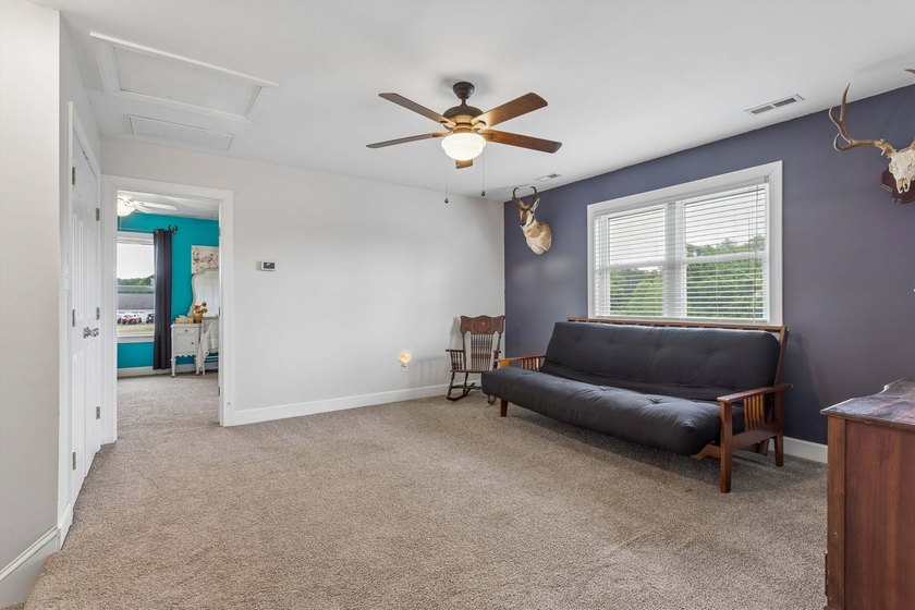 Welcome to this move-in ready Cape Cod situated on 5.12 scenic - photo 6