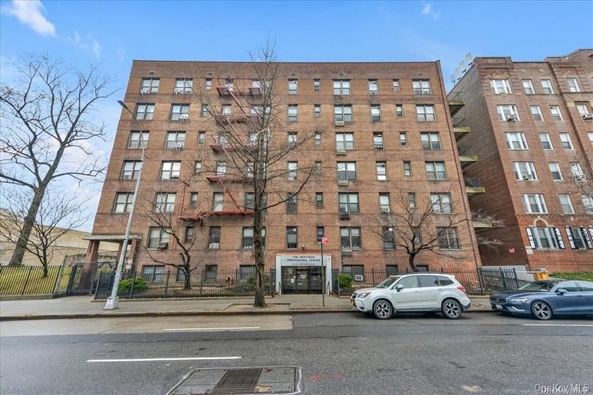 Professional CO-OP FOR SALE Located in the bustling area of - photo 2