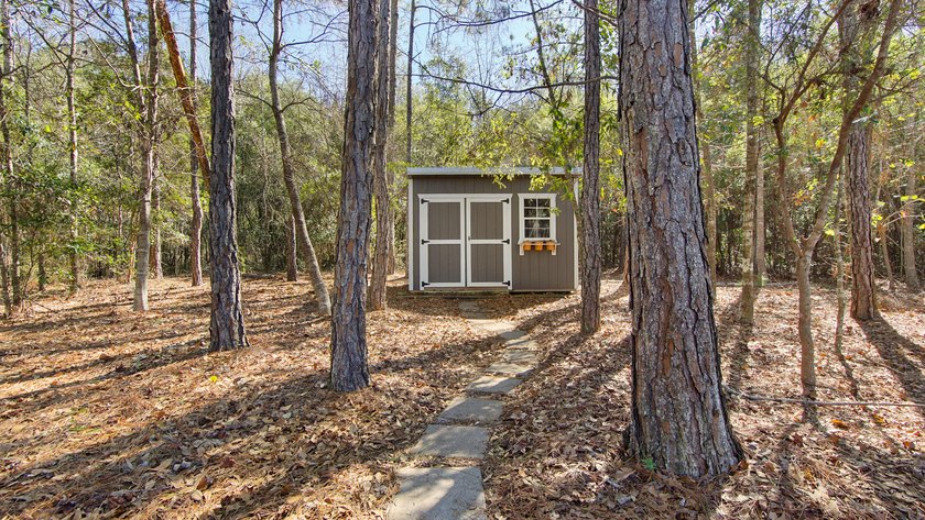 OVERSIZED LOT !! Take a look at this beautiful 3 bedroom, 2 bath - photo 4