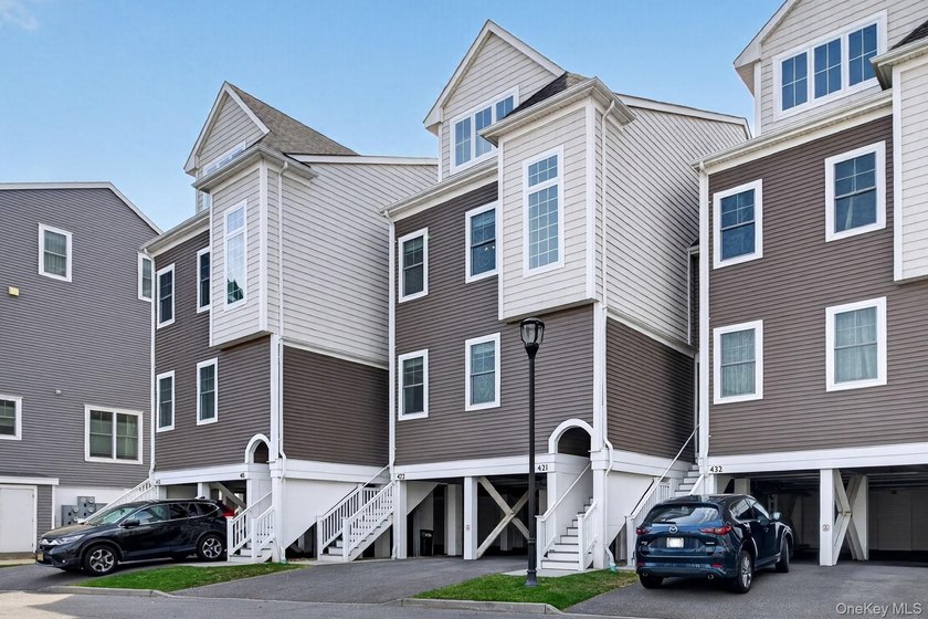 Waterfront Townhome | Balcony Water Views | Steps to LIRR | - photo 2