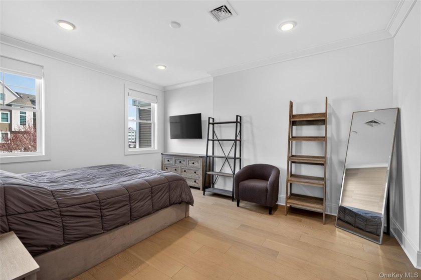 Waterfront Townhome | Balcony Water Views | Steps to LIRR | - photo 4