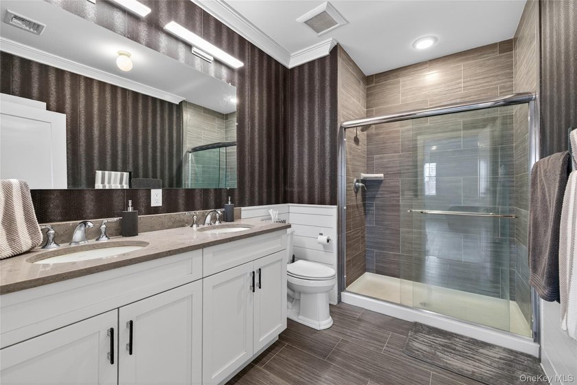 Waterfront Townhome | Balcony Water Views | Steps to LIRR | - photo 7