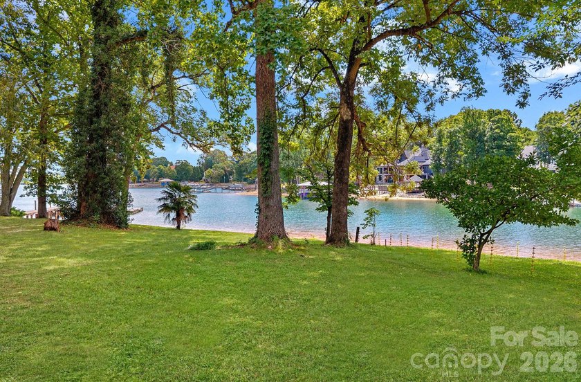 An extraordinary opportunity to build a custom modern luxury - photo 8