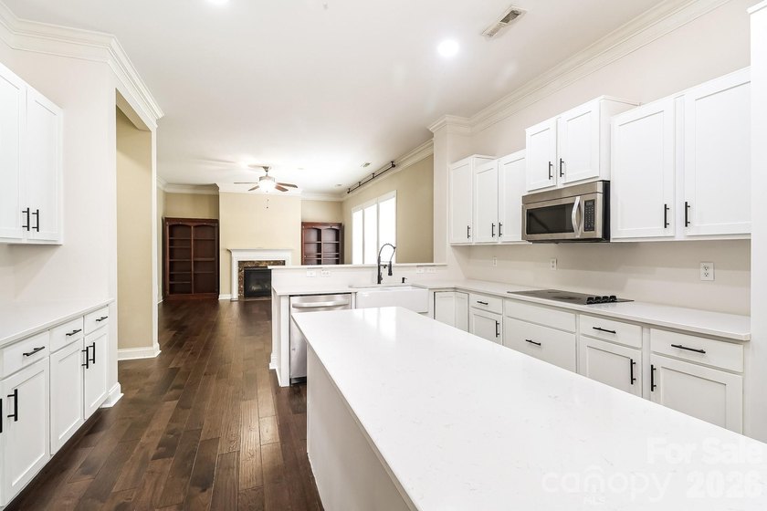 Spacious and move-in ready, this 5 bedroom, 4.5 bath Charlotte - photo 6
