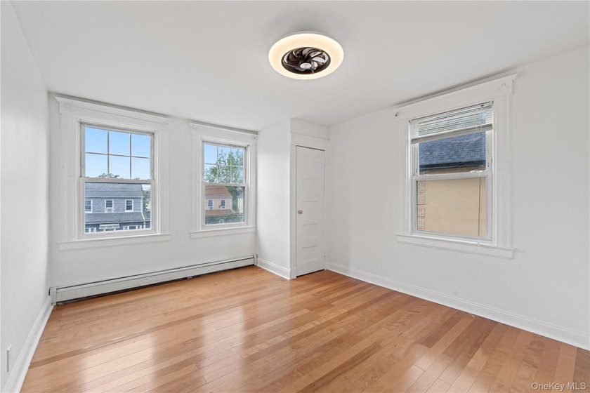 Spacious detached one-family home offering approximately 2,164 - photo 5
