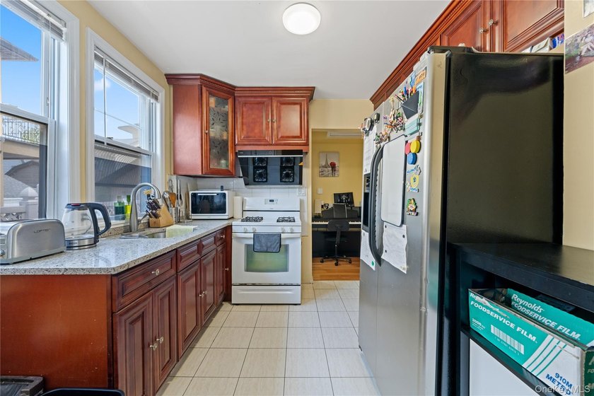 Spacious detached one-family home offering approximately 2,164 - photo 10