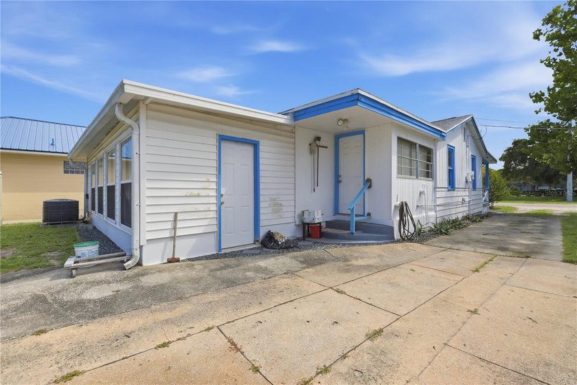 Under contract-accepting backup offers. Character, charm, and a - photo 31