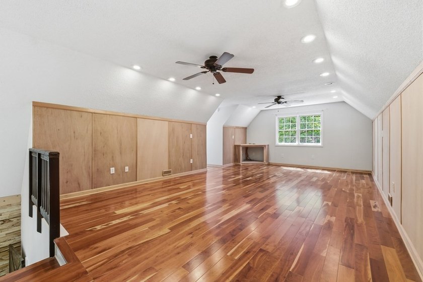 Private Unrestricted, fully fenced and 8.17-acre mini-farm - photo 34
