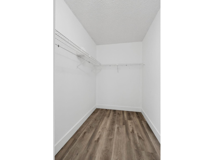 THIS ONE IS A MUST SEE ! BEAUTIFULLY RENOVATED FIRST FLOOR UNIT - photo 11