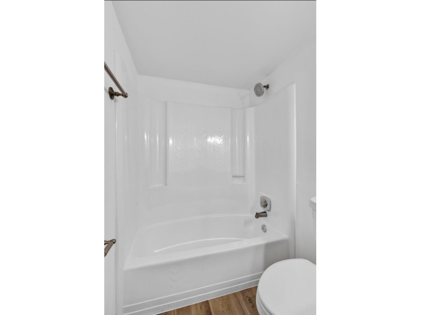 THIS ONE IS A MUST SEE ! BEAUTIFULLY RENOVATED FIRST FLOOR UNIT - photo 17