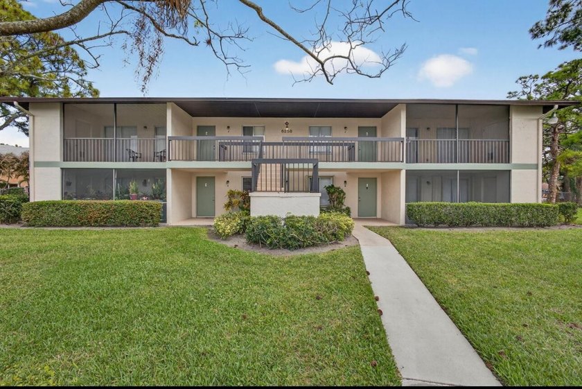 THIS ONE IS A MUST SEE ! BEAUTIFULLY RENOVATED FIRST FLOOR UNIT - photo 25
