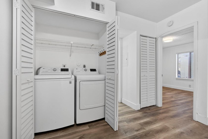 THIS ONE IS A MUST SEE ! BEAUTIFULLY RENOVATED FIRST FLOOR UNIT - photo 27